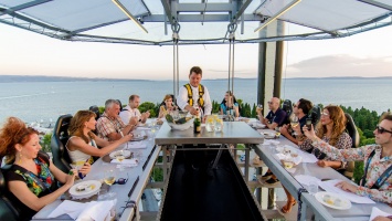 Enjoy a dinner...in the sky of Athens